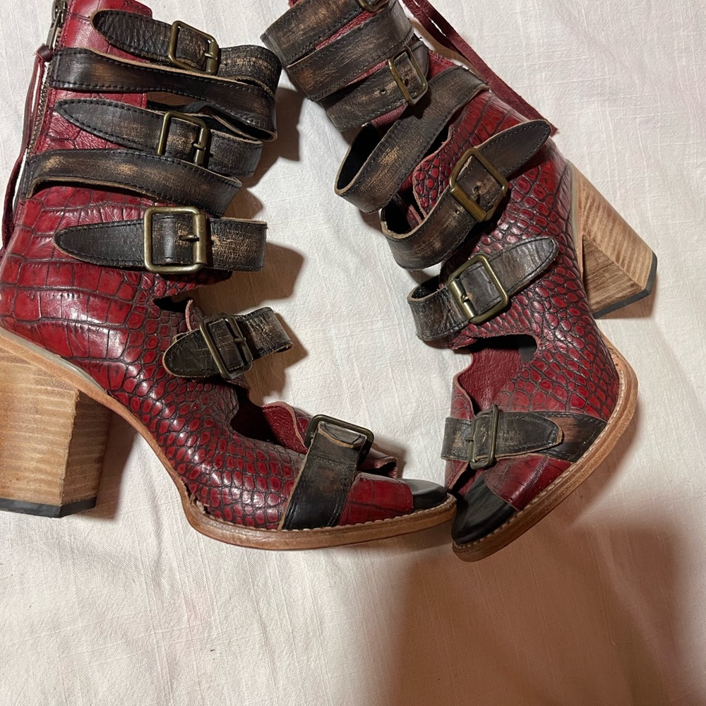FREEBIRD by Steven Bond Red Crocodile Sandal Bootie - Size 8 - Limited Edition - Picture 5 of 13